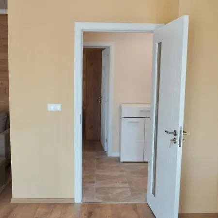 Bella Deluxe Apartment Ravda